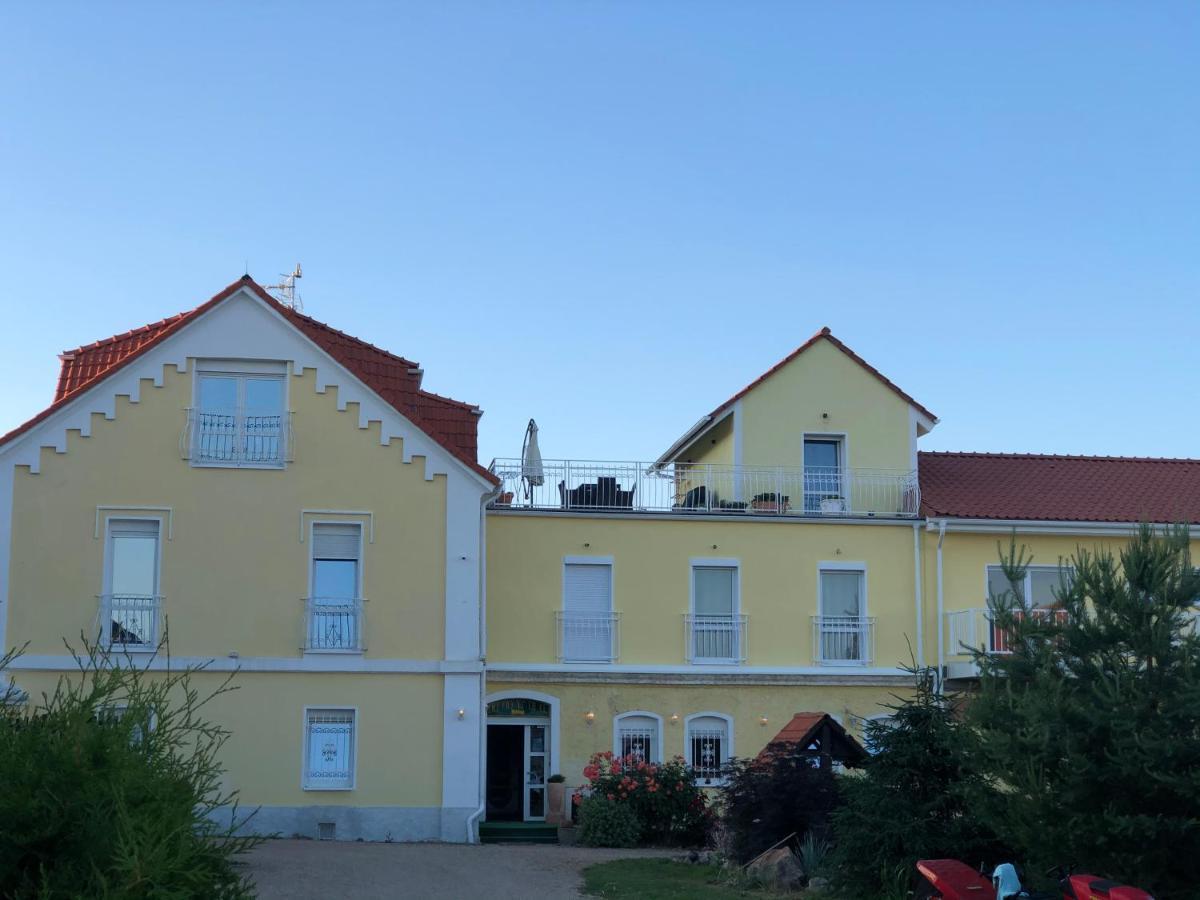 Holiday Centrum Жатец Экстерьер фото