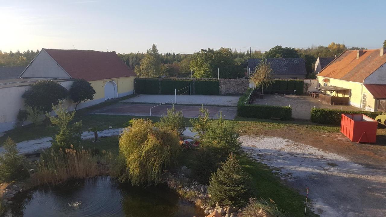 Holiday Centrum Жатец Экстерьер фото